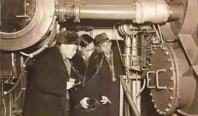 1937 年有个乞丐抱着一个酸菜坛子来到清华园正是这位不起眼